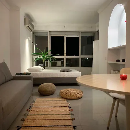 Studio 408 * Τορρεμολίνος